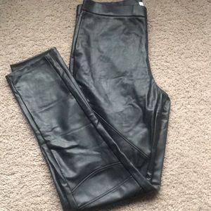 ⭐️NWOT⭐️Pleather leggings
